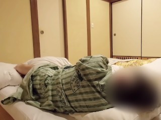 親にナイショの教え子との温泉旅行で寝る前の締めの一発で中出し 〜はだけた浴衣から覗く女子大生の生乳〜