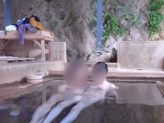 混浴露天風呂に入ったら誰も居なかったので昼間っからイケナイ性交