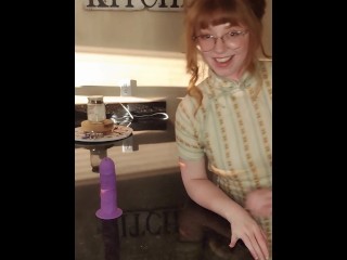 Redhead Rides and squirts