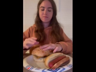 Slut eats cum on her burger😈