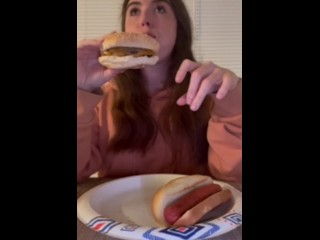 Slut eats cum on her burger😈
