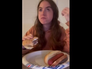Slut eats cum on her burger😈