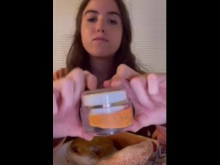 Slut eats cum on her burger😈