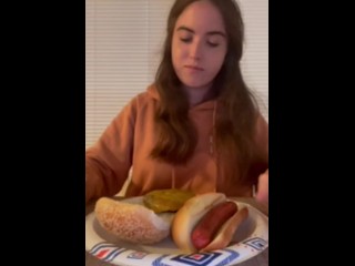 Slut eats cum on her burger😈