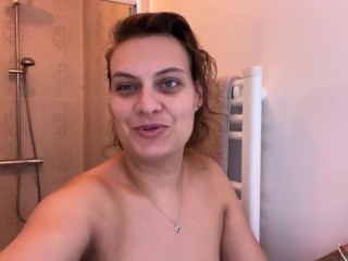 salope dans sa salle de bain