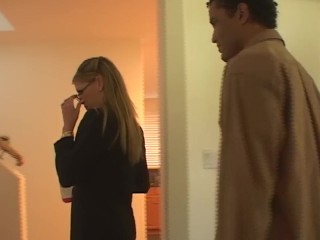 Chelsea Zinn è una bionda che adora farsi scopare la figa e il culo