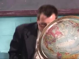 Dominique è una troia bionda che adora farsi penetrare nel culo