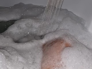 A CHI VA DI FARMI COMPAGNIA? | SEGA RILASSANTE IN VASCA IDROMASSAGGIO - VIENI A SUCCHIARMELO