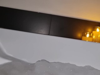 A CHI VA DI FARMI COMPAGNIA? | SEGA RILASSANTE IN VASCA IDROMASSAGGIO - VIENI A SUCCHIARMELO