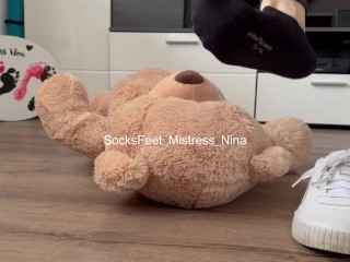 Enjoy the sight of me stepping on the teddy bear.. 🐻🔥