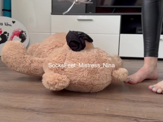 Enjoy the sight of me stepping on the teddy bear.. 🐻🔥