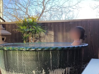Hot spring open air bath(Japanese beauty girl bathing)