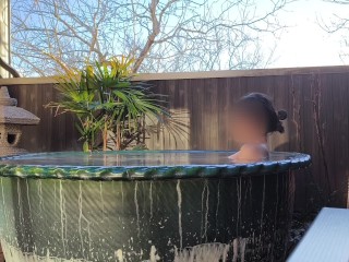 Hot spring open air bath(Japanese beauty girl bathing)