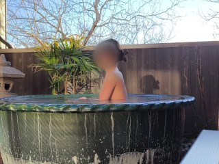 Hot spring open air bath(Japanese beauty girl bathing)