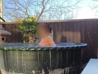Hot spring open air bath(Japanese beauty girl bathing)