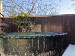 Hot spring open air bath(Japanese beauty girl bathing)