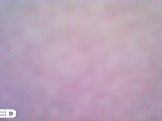 WHO LIKES MY LIGHT BROWN ASS AND TOES drop comments