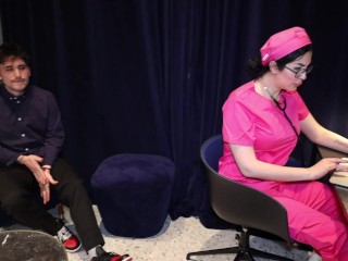 الدكتوره والمريض ميرا نوري نيك كامل   ل