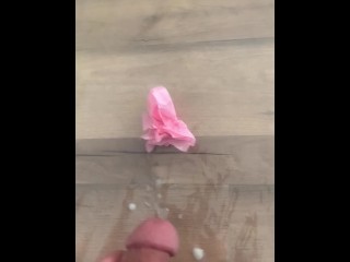 Jeune Arabe rejouis 5 min après avoir essuyé la table