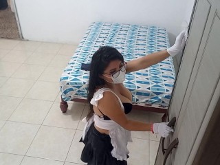 The clinic boss seduces the employee and fucks her at work