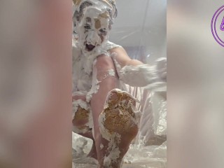 WAM FETISH WHITE CREAM PIE MESS AUTUMN SOUTH COVERED IN WET CREAMY CRUST!
