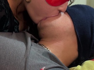 What a spectacular FRENCH KISS my stepsister gives me! 😈