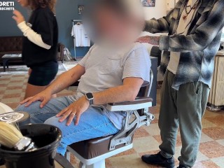 SBORRATA IN GOLA DAL BARBIERE, sono saltata sopra il suo cazzo