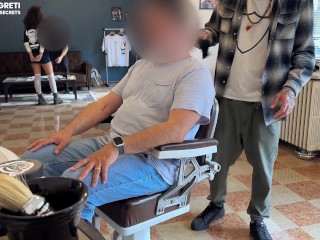 SBORRATA IN GOLA DAL BARBIERE, sono saltata sopra il suo cazzo