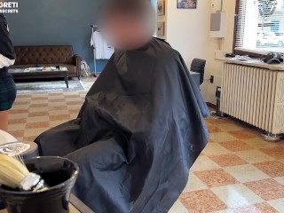 SBORRATA IN GOLA DAL BARBIERE, sono saltata sopra il suo cazzo