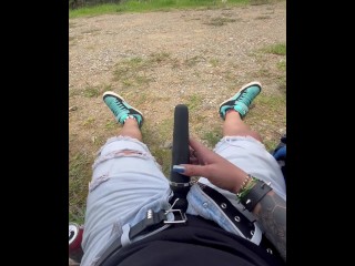 Loca en el ESTACIONAMIENTO se corre esperando el UBER, récord CUM!