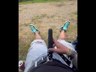 Loca en el ESTACIONAMIENTO se corre esperando el UBER, récord CUM!