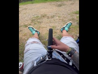 Loca en el ESTACIONAMIENTO se corre esperando el UBER, récord CUM!