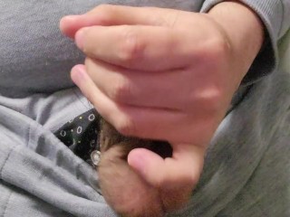 包茎チンポオナニーを接写で撮影してみた