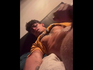 ORGIA DE UNA MANO! Corrida explosiva