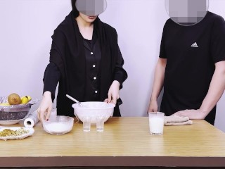 مادرناتنی کیک می پخت.من از کونم خیلی دوست دارم.جذابترین کون دادن ایرانی.قسمت اول . Step mom anal