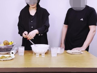 مادرناتنی کیک می پخت.من از کونم خیلی دوست دارم.جذابترین کون دادن ایرانی.قسمت اول . Step mom anal