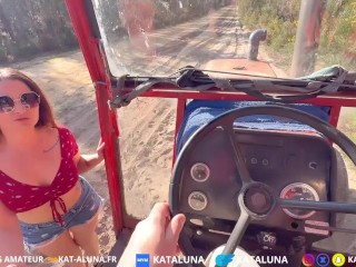 KATALUNA - Je me fais baiser par un agriculteur dans son tracteur pour le dépanner