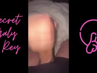 Elle me branle pendant que nos copines sont dans la chambre voisine