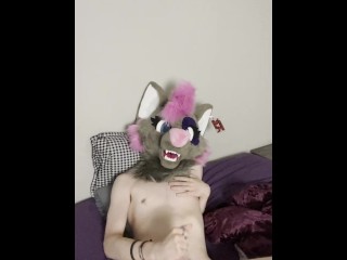 Furry murrsuiter showing his feet while jerking off to the thought of rabbits~.