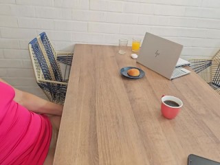 Me follo a mi cuñado a escondidas de mi esposo en nuestra cama matrimonial y termino preñada de el