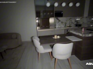 Esta ladrona culona fue pillada infraganti y recibe jugoso creampie en su coño apretado