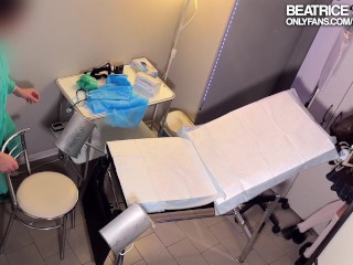 Si fa SBORRARE DENTRO dal suo ginecologo. La sua figa bagnatissima e pronta ad essere scopata!