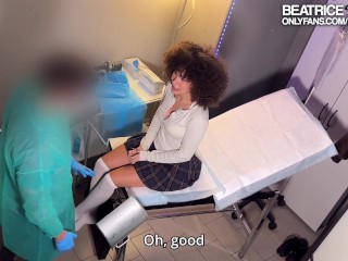 Si fa SBORRARE DENTRO dal suo ginecologo. La sua figa bagnatissima e pronta ad essere scopata!