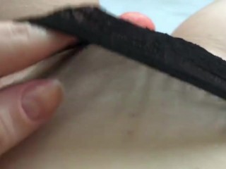 I'm a squirter! Thong panties aside, I wet my pussy, I rub a GIANT dick n I have a DELICIOUS SQUIRT