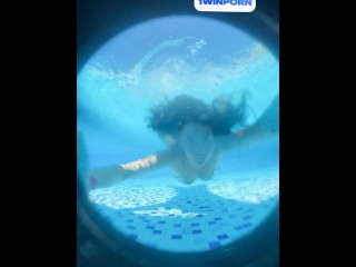 Beachside Romance: Turning Heads with a Curvy Babe in a Sexy Bikini