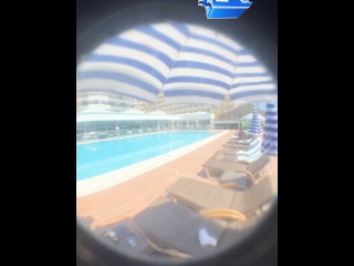 Beachside Romance: Turning Heads with a Curvy Babe in a Sexy Bikini