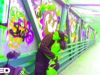 PARODY PLANET HULK PUBLIC OUTSIDE COUPLES HENTAI REAL TOONS