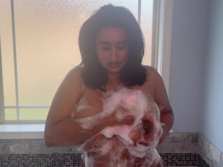 BTS: Middle Eastern Wife Loves Bathing