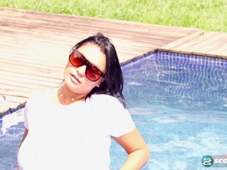 Latina Kim Beltran's poolside big tits and dildo fuck show