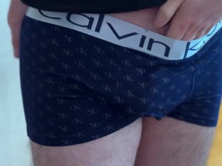 Male solo – hot handjob, home alone: guy plays with himself on camera